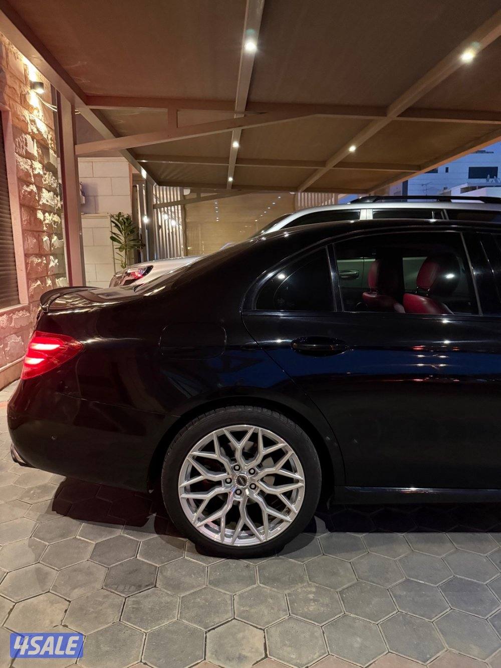 للبيع مرسيدس مخزن  E-2008