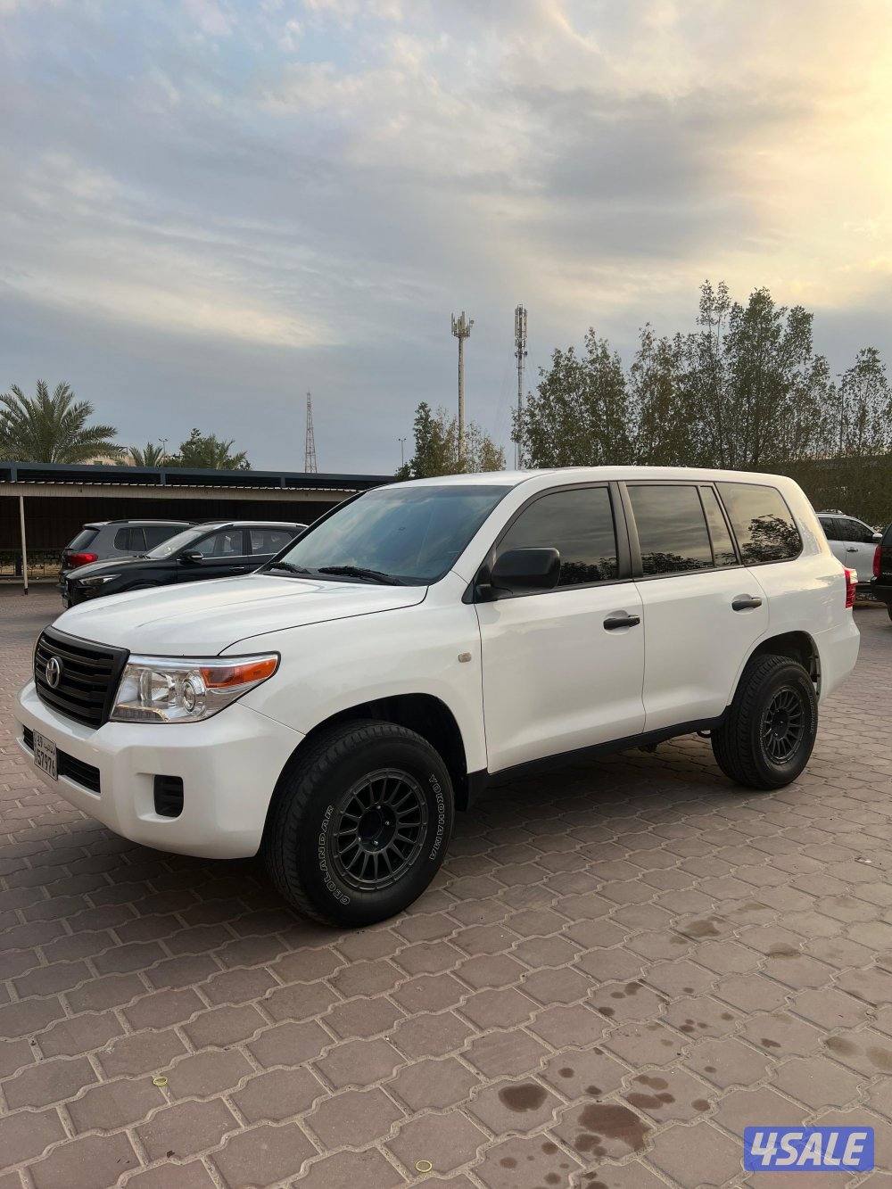 للبيع لاند كروزر وارد قطر قير عادي0