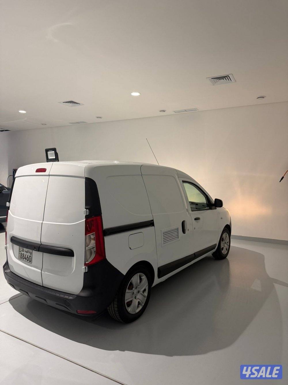 للبيع باص رينو دوكر ٢٠٢٠ ماشي ٣٨ الف فقط0