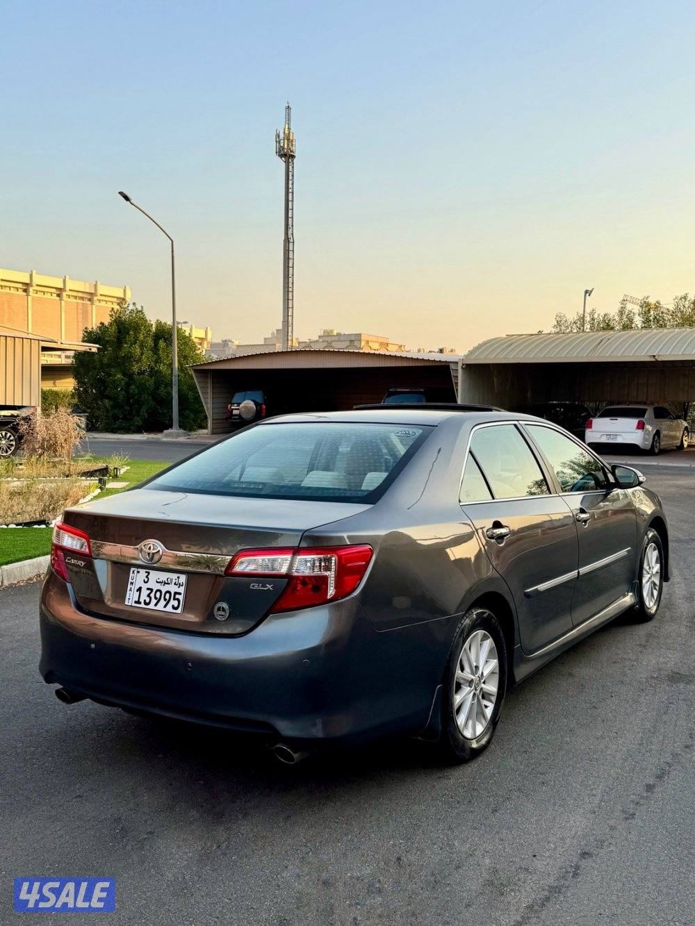 للبيع كامري 2012 بحالة ممتازة3