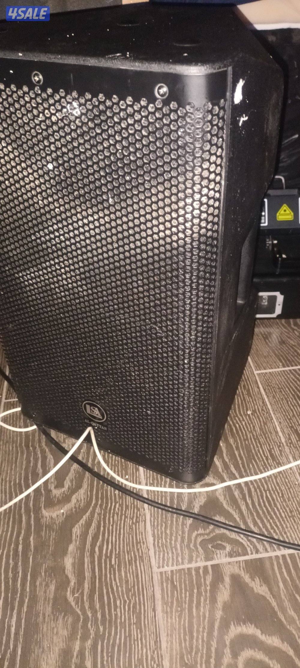 سماعه كبيره+ليزر حركي وصوتي وجهاز دخان وسماعه مضخم ٣٠٠ واط1