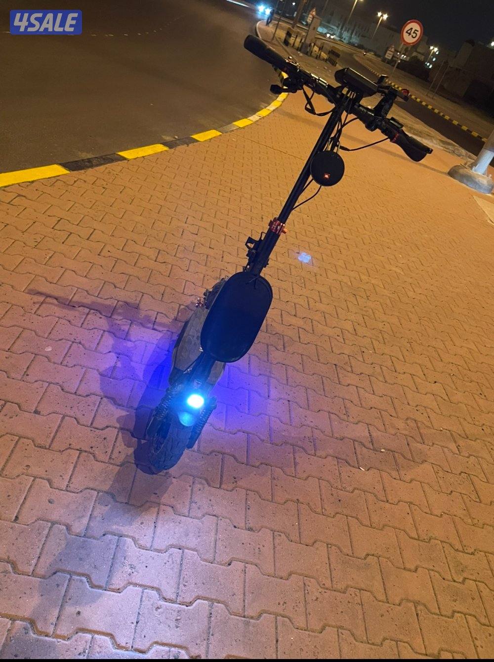 سلام عليكم للبيع سكوتر نضيف للجادين فقط1