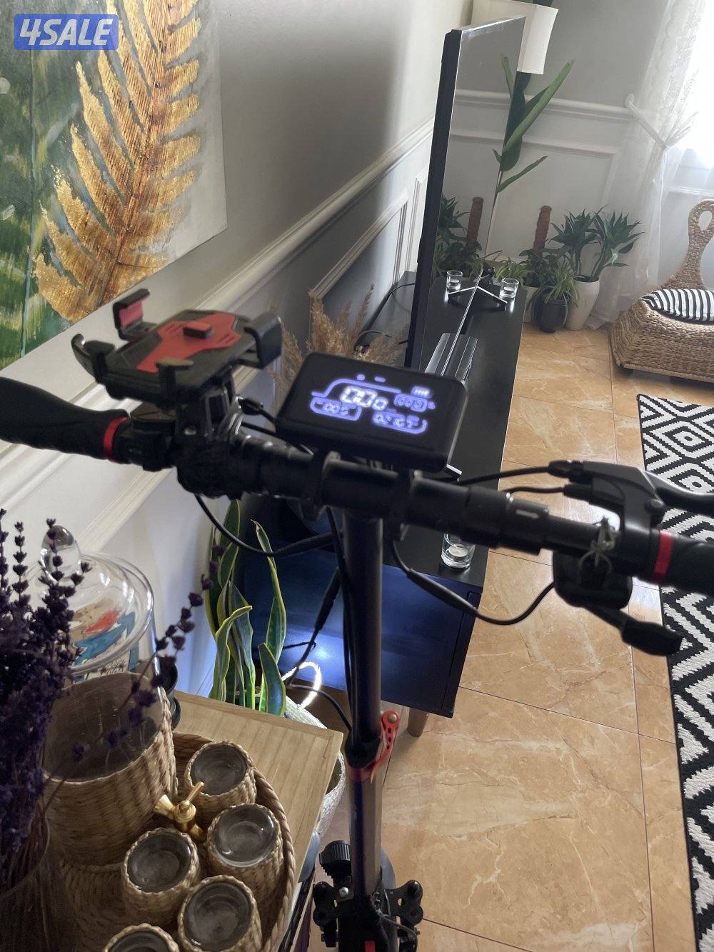 سلام عليكم للبيع سكوتر نضيف للجادين فقط4