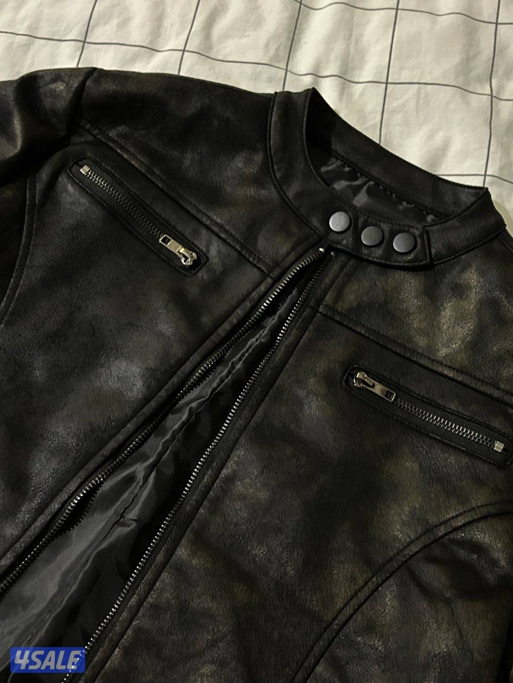 Crop leather jacket جاكيت جلد قصير0