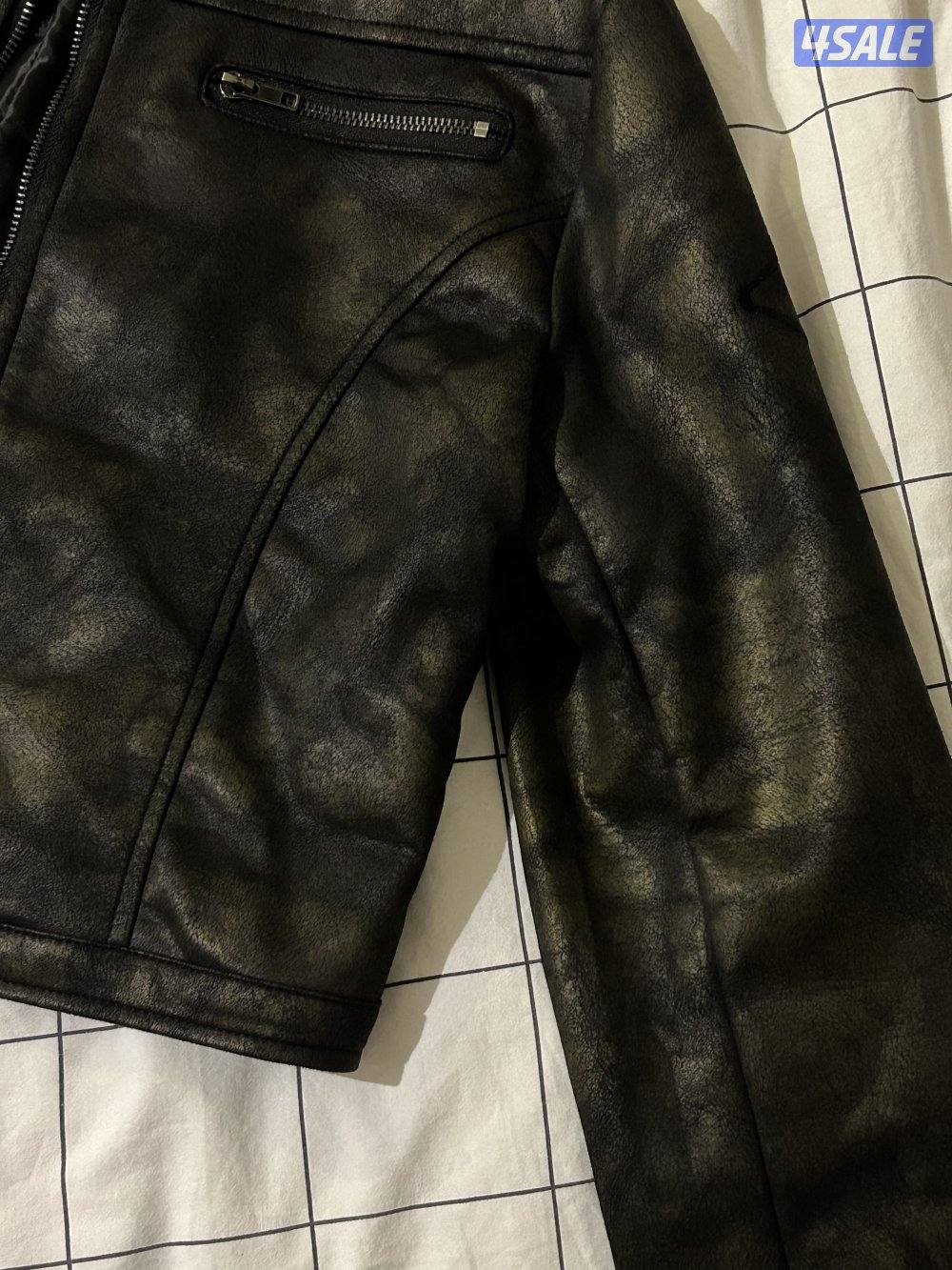 Crop leather jacket جاكيت جلد قصير1