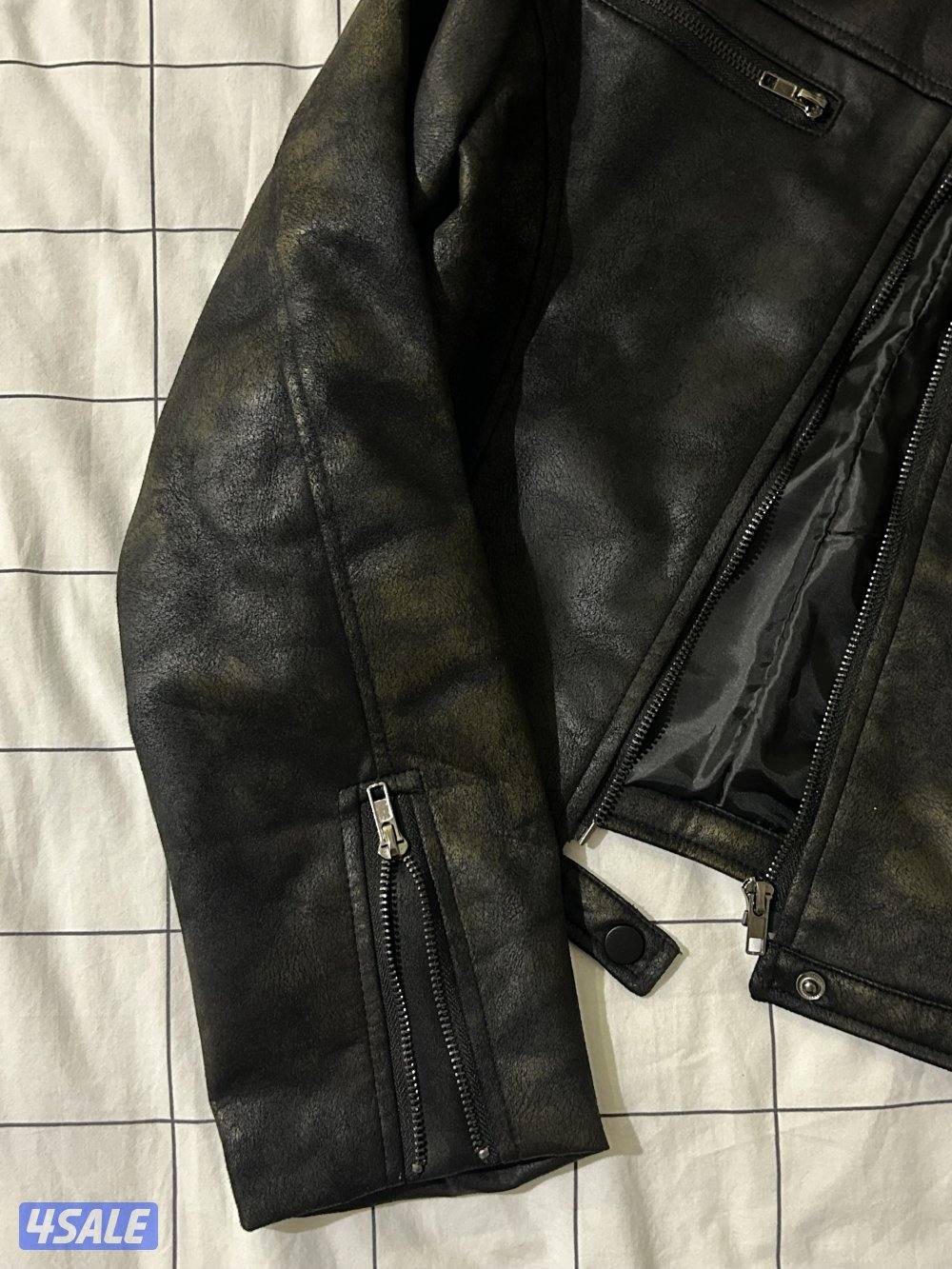 Crop leather jacket جاكيت جلد قصير2