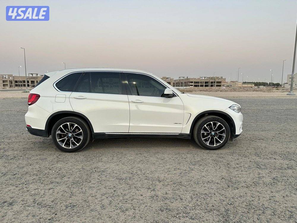 بي ام  X52