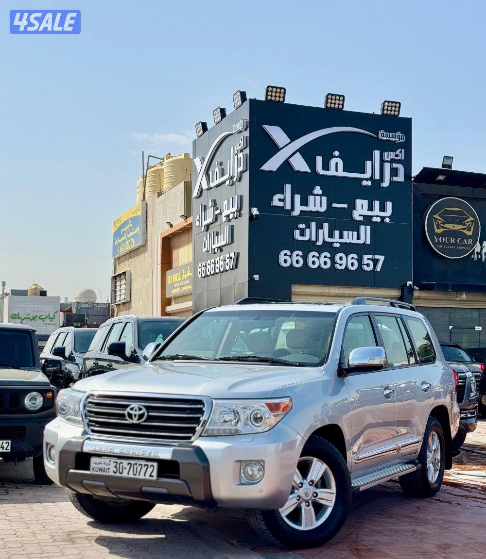 لاندكروزر سته سلندر 2015 بحالة جداً طيبه0