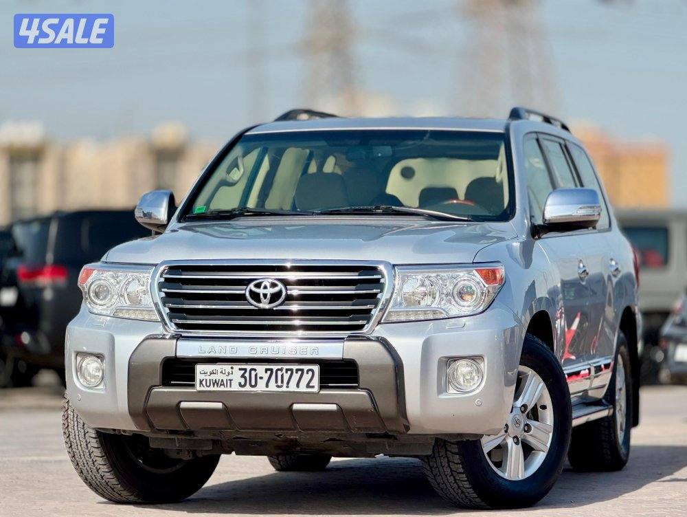 لاندكروزر سته سلندر 2015 بحالة جداً طيبه2