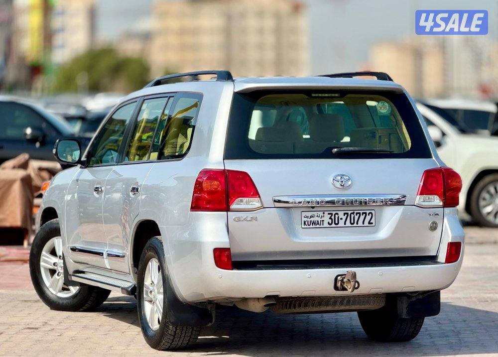 لاندكروزر سته سلندر 2015 بحالة جداً طيبه3