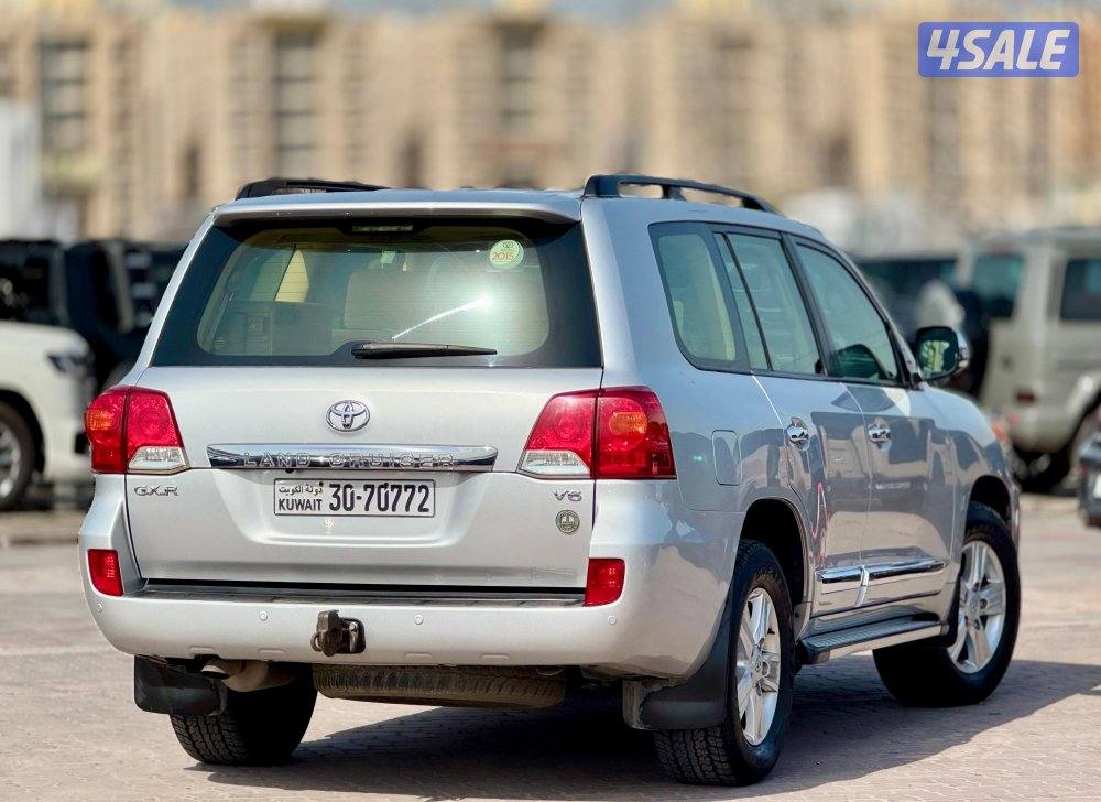 لاندكروزر سته سلندر 2015 بحالة جداً طيبه4