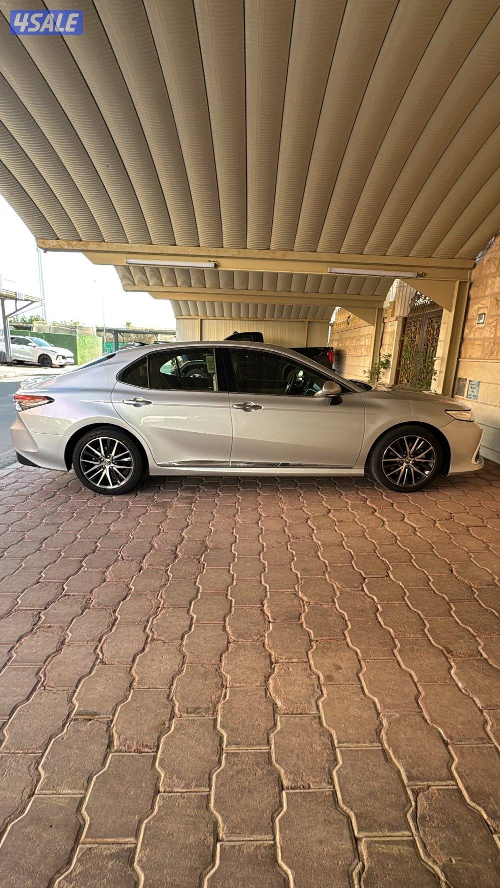 كامري لمتد V6 موديل 2023 عداد 242