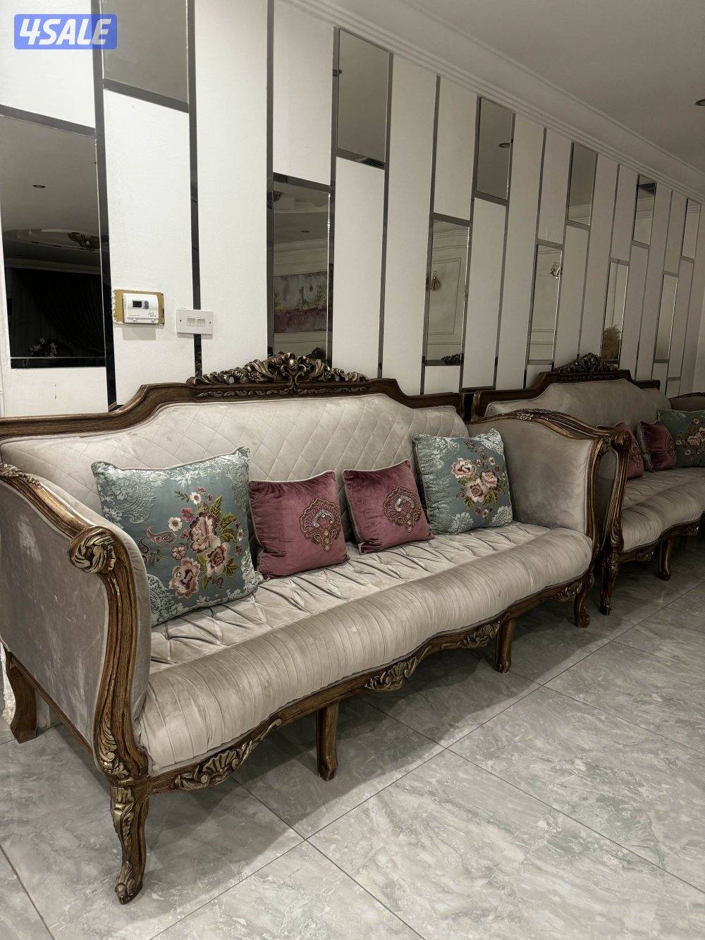 للبيع كنب استقبال بس يبي لهم غسيل4