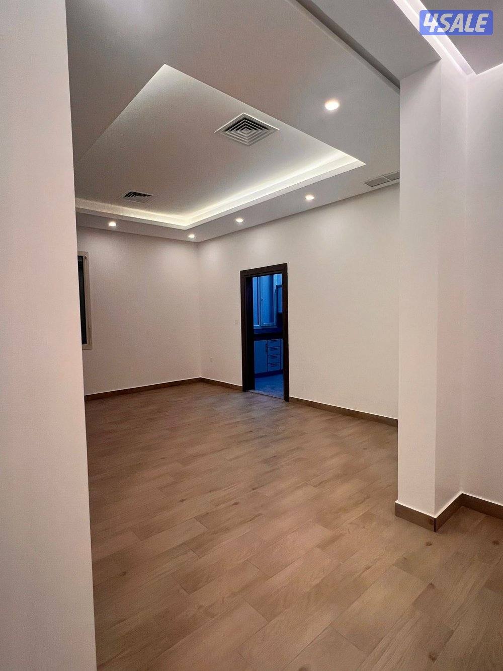 للإيجار شقة جديدة اول ساكن  تشطيب ممتاز  3 غرف نوم6