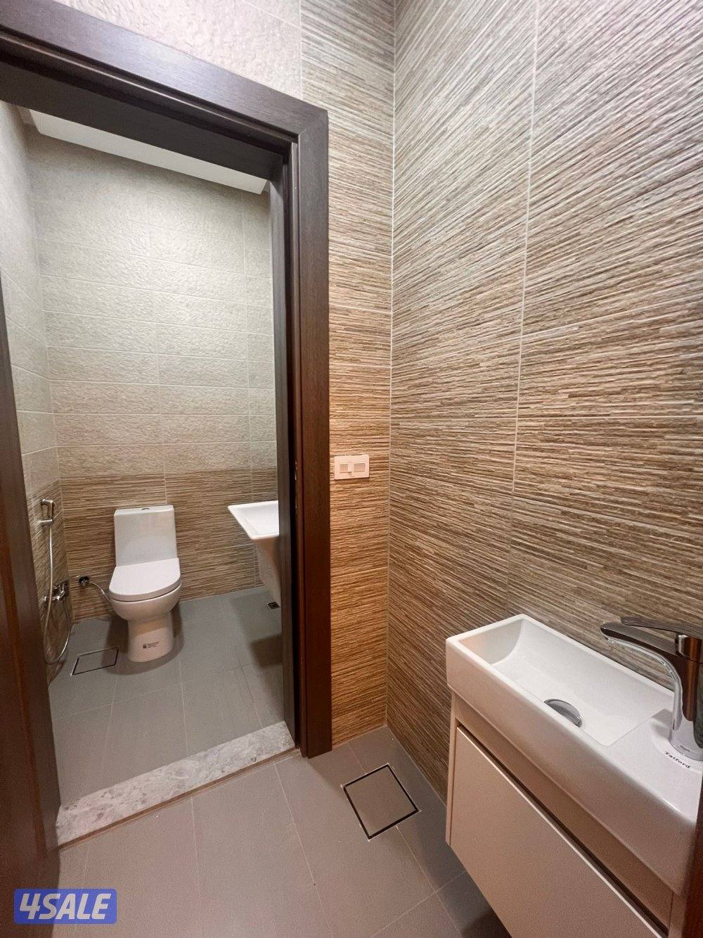 للإيجار شقة جديدة اول ساكن  تشطيب ممتاز  3 غرف نوم7