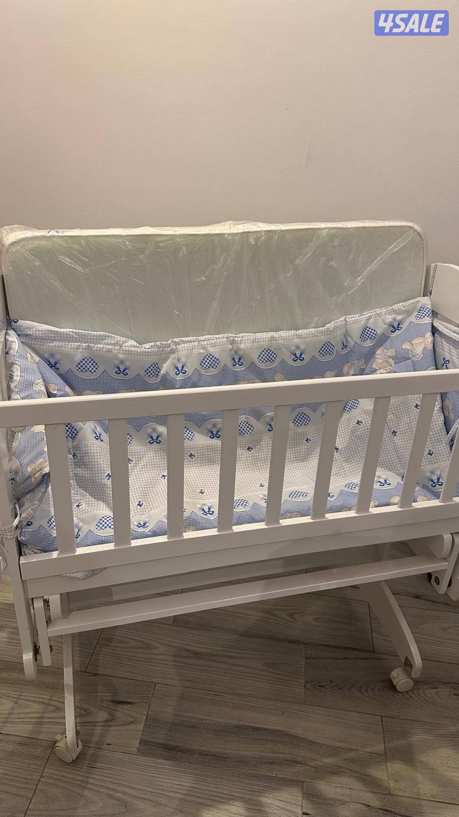 سرير أطفال جديد مع الفرشه ممتاز0