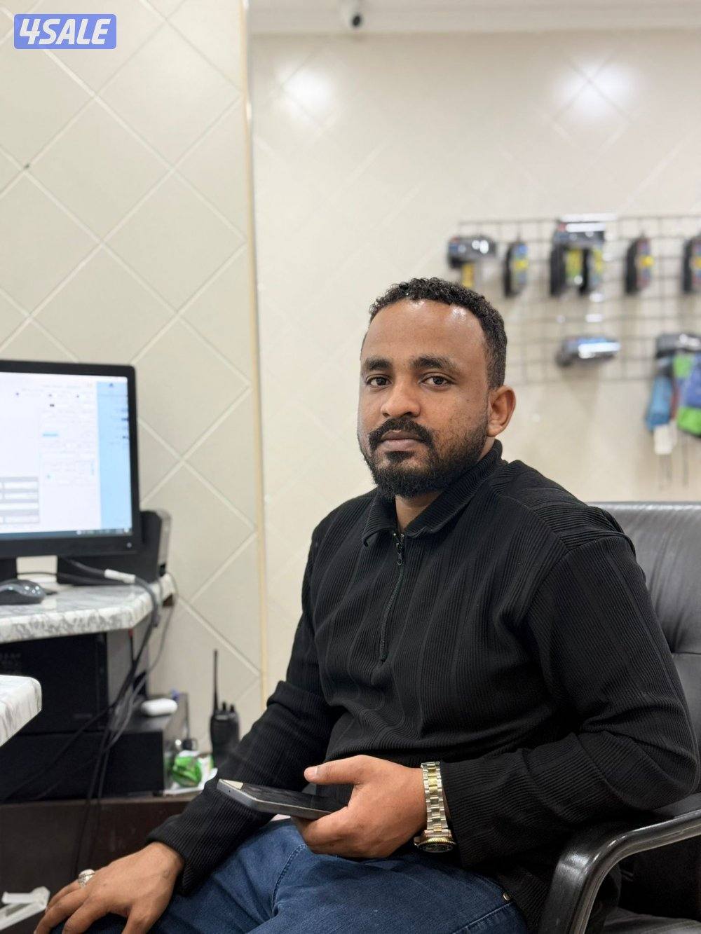 سوداني خريج جامعي اداره اعمال جاهز للعمل فورٱ اي مكان داخل الكويت0