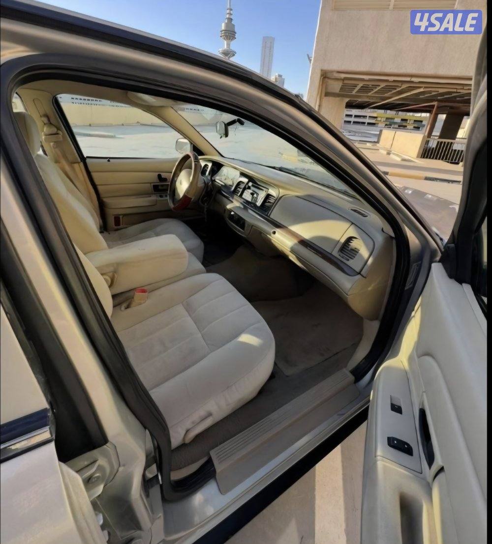 للبيع فورد فكتوريا 2009 ماشيه 1606