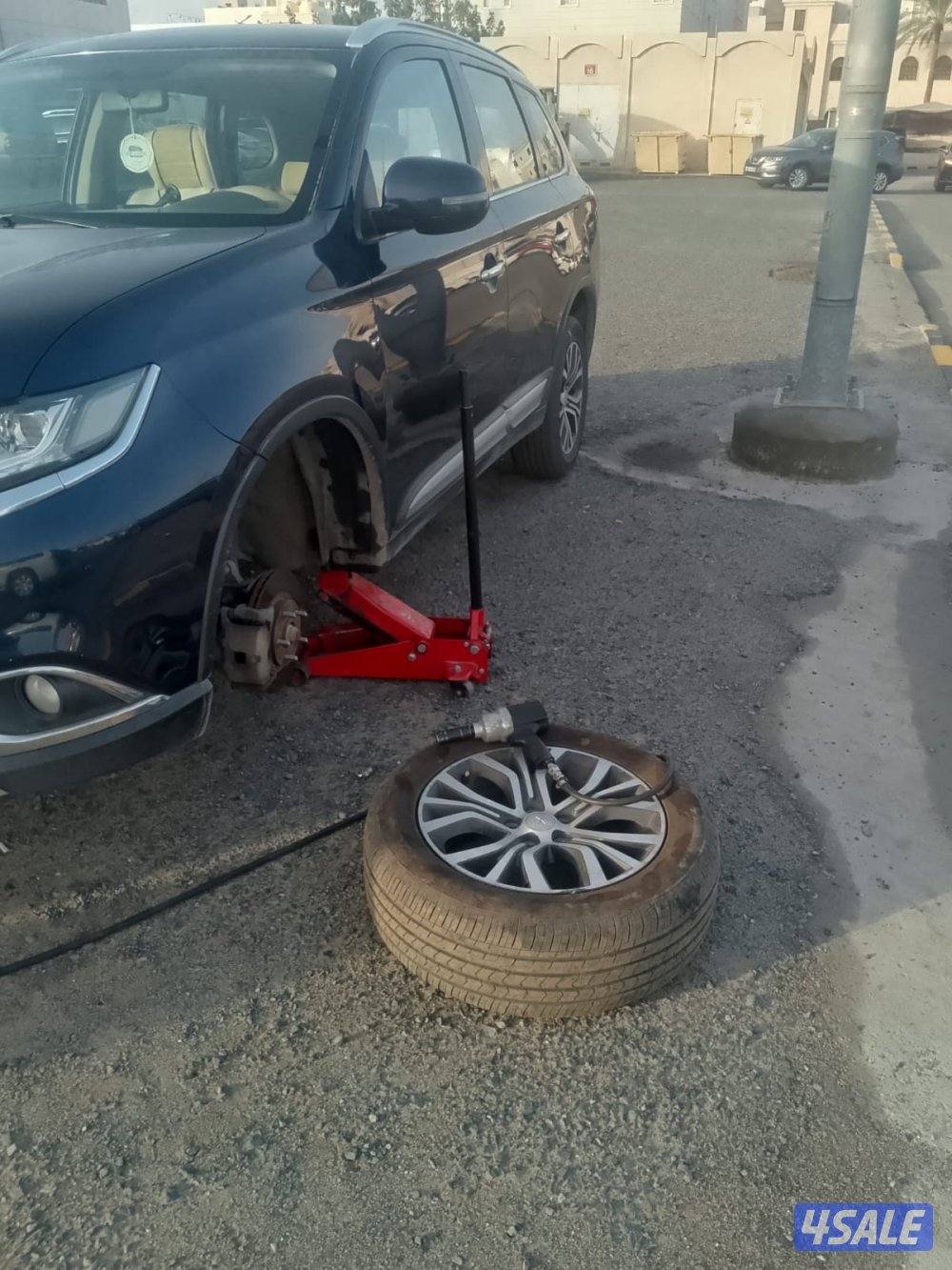 تبديل تواير تبديل بطاريات كراج متنقل بنشر متنقل تصليح سيارات فحص سيارة3