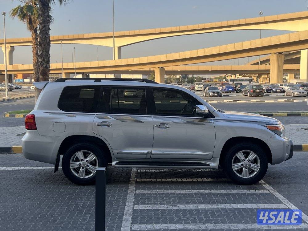 🚩جي اكس ار 2015 صبغ الوكاله 8 سلندر للبيع فقط🚩شرط  الفحص 🚩اللون سلفر🚩3