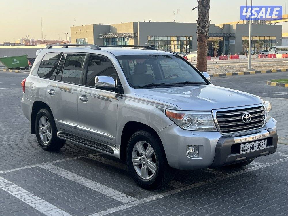 🚩جي اكس ار 2015 صبغ الوكاله 8 سلندر للبيع فقط🚩شرط  الفحص 🚩اللون سلفر🚩4