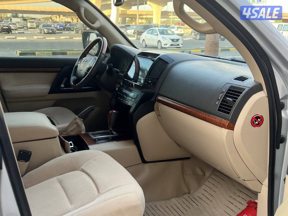 🚩جي اكس ار 2015 صبغ الوكاله 8 سلندر للبيع فقط🚩شرط  الفحص 🚩اللون سلفر🚩12