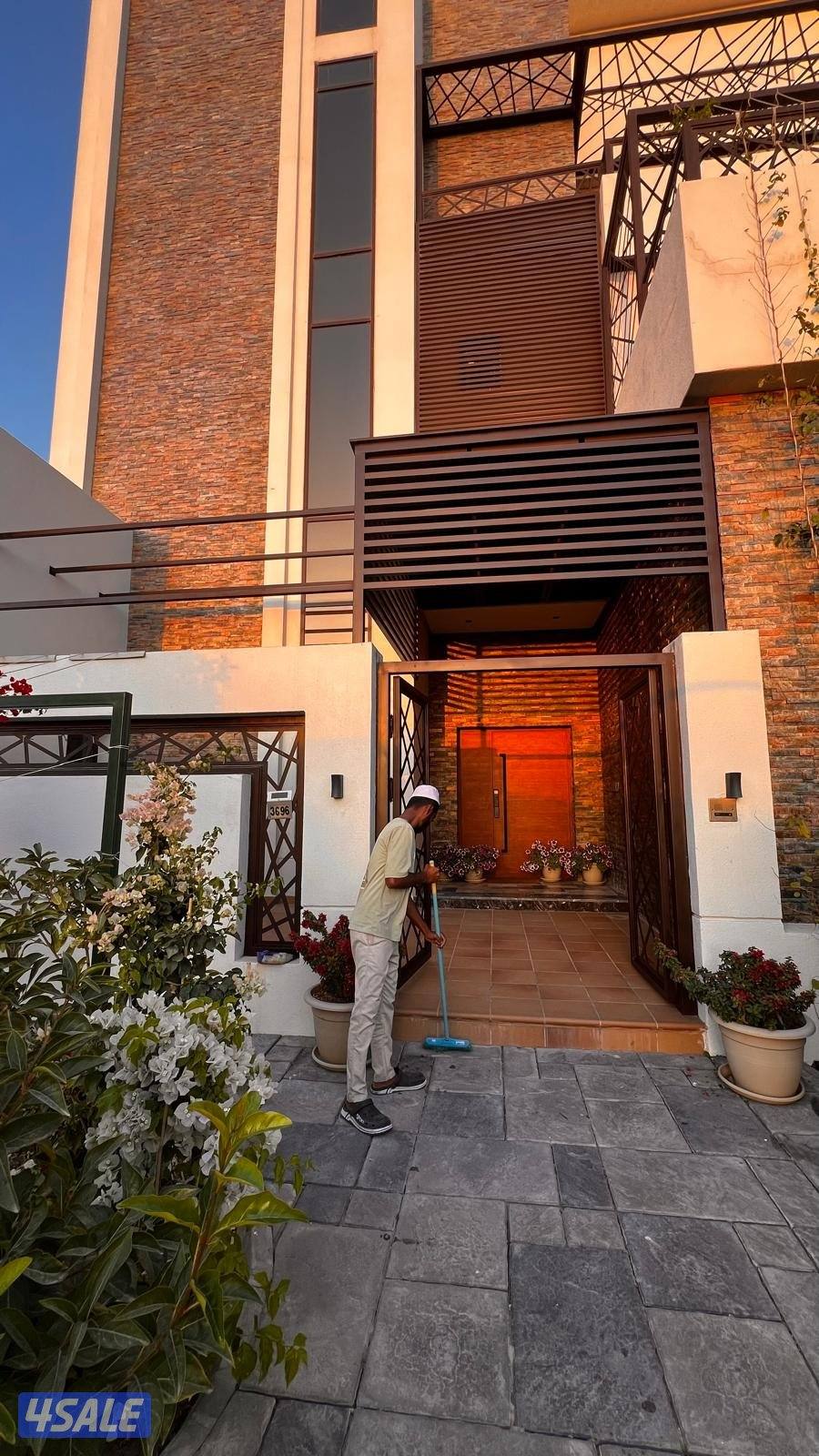 حداد مظلات أبواب سوار غرف سندويتش بانل2