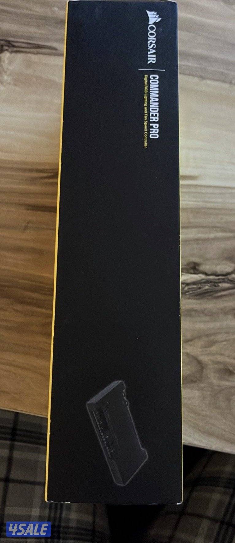 CORSAIR ICUE COMMANDER PRO SMART RGB LIGHTING AND FAN SPEED CONTROLLER3