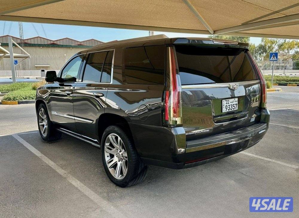 كاديلاك إسكاليد - الموديل : 2016 - العداد: 1704