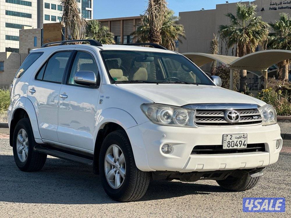 للبيع تويوتا فورتنر ٦ سلندر وارد الساير0