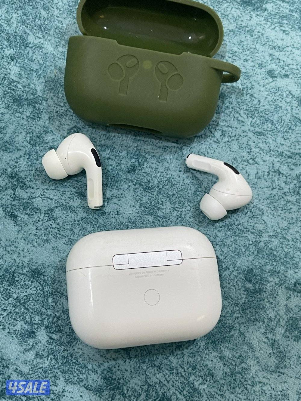 سماعة ابل برو الاصلية برو نظيفة وشغالة زين مع الغطاء والواير3