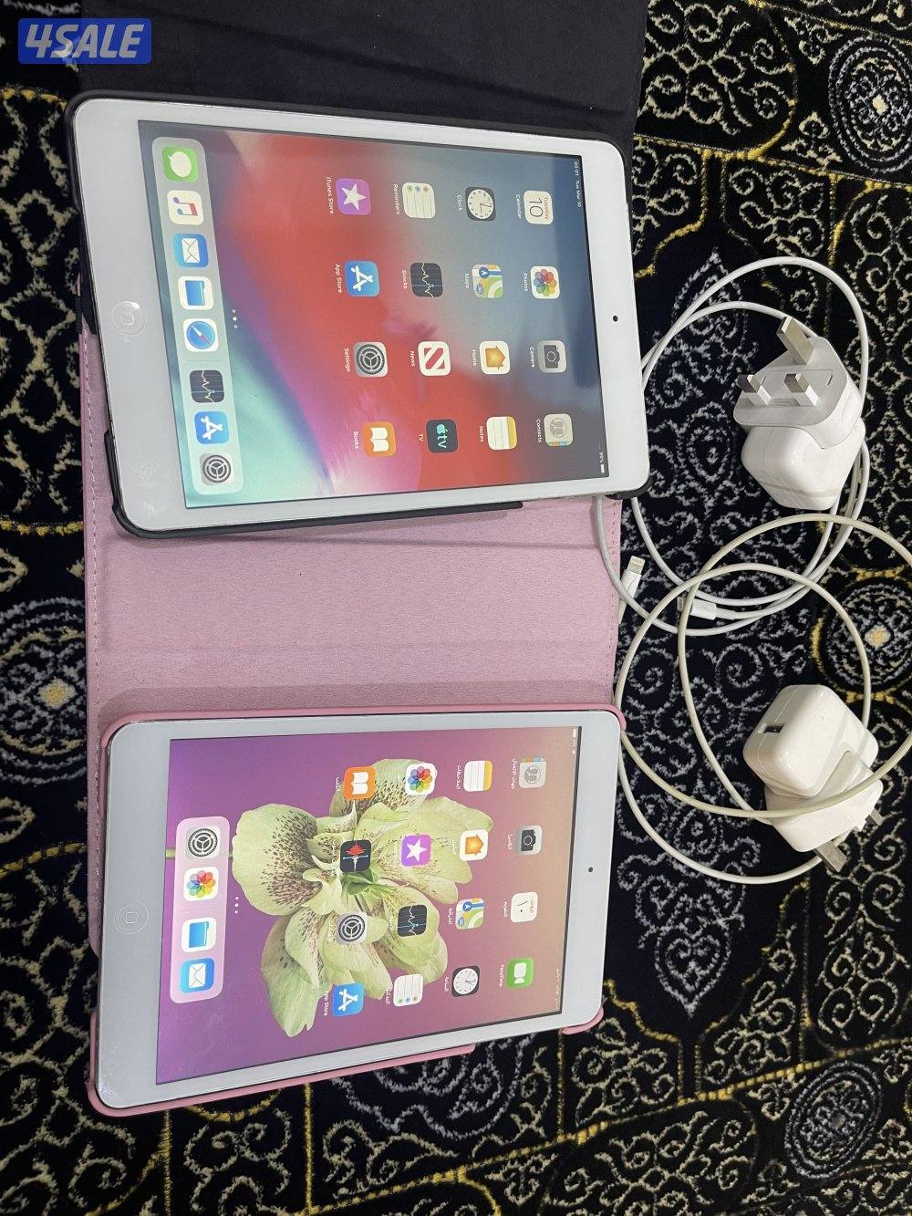 ايبادين ابل ميني  2 شغالين تمام ما فيهم شي مع الشحن والواير وبوك1