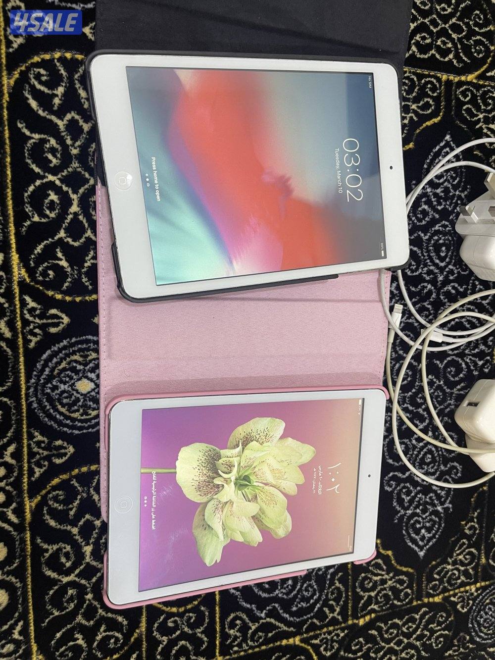 ايبادين ابل ميني  2 شغالين تمام ما فيهم شي مع الشحن والواير وبوك3