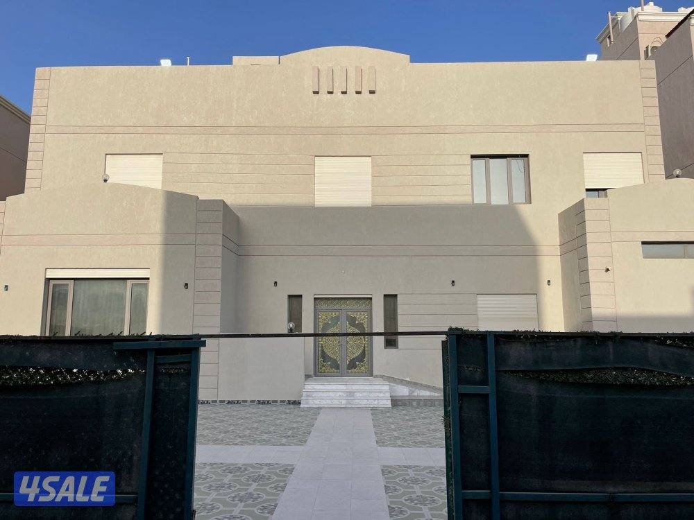 للبيع قسيمه في مدينة صباح الاحمد السكنية دورين وربع شارع وسكه من الخلف0