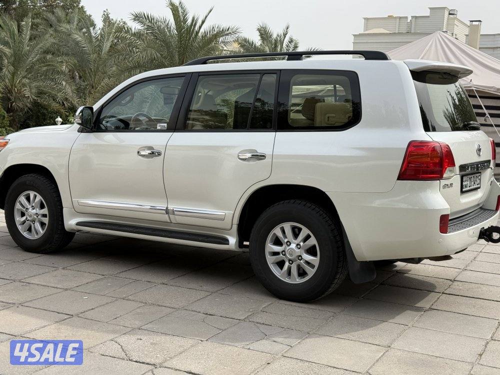 للبيع لاند صبغ الوكاله في قطعتين او ثلاث ماشي ٣٠٠٠٠٠ شرط الفحص قير مكي0