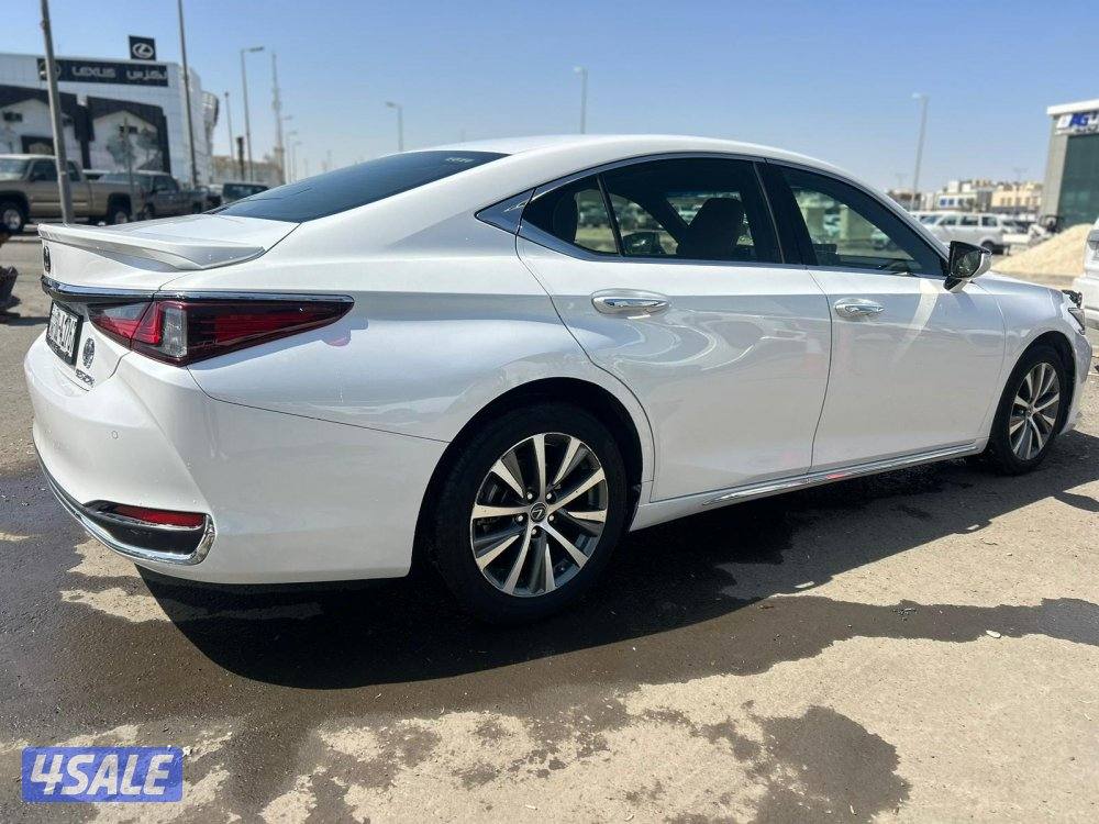 لكزس ES250  موديل 2021 ماشى 86.000 k.m  وارد الساير.2