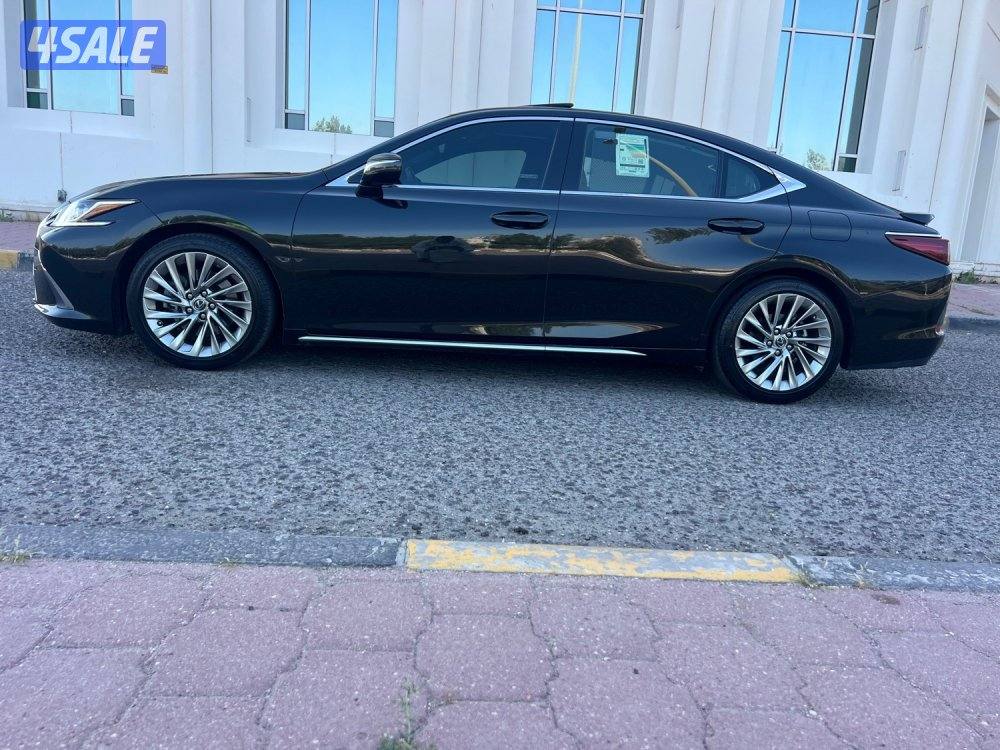 لكزس ES350 موديل ٢٠١٩ الساير صبغ وكاله درجه اولي ماشي ١٢٦ بحاله وكاله1