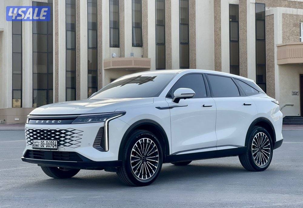 موديل ٢٠٢٥ بحالة الوكالة عداد ١٨ الف داخلية احمر تحت الكفالة2