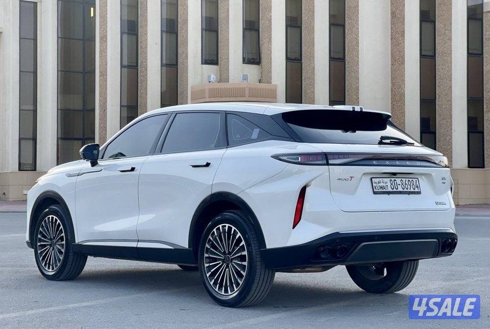 موديل ٢٠٢٥ بحالة الوكالة عداد ١٨ الف داخلية احمر تحت الكفالة5