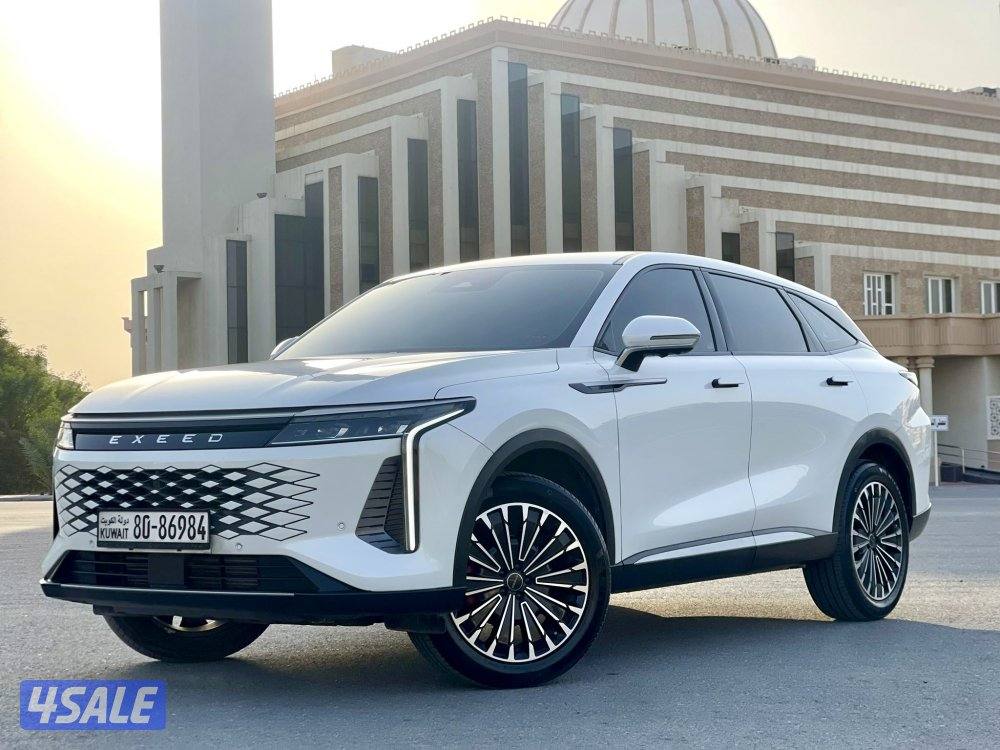 موديل ٢٠٢٥ بحالة الوكالة عداد ١٨ الف داخلية احمر تحت الكفالة12