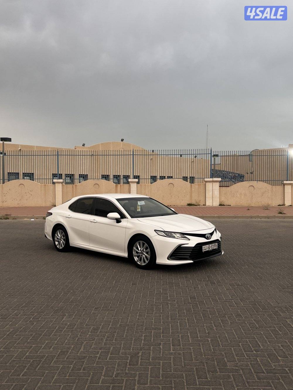 كامري بحالة المصنع والوكالة LE0