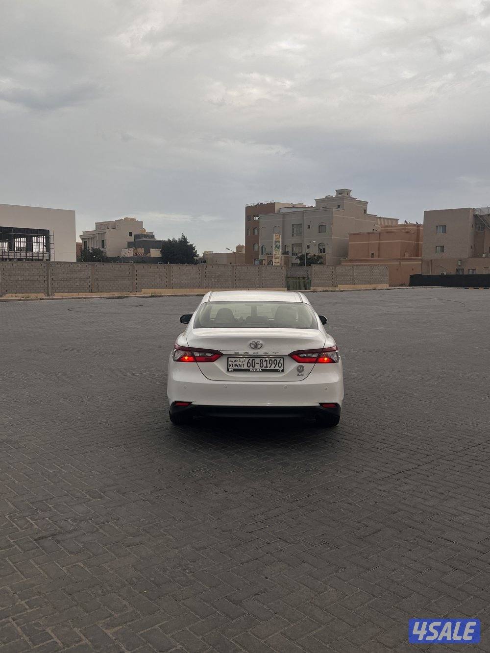 كامري بحالة المصنع والوكالة LE3