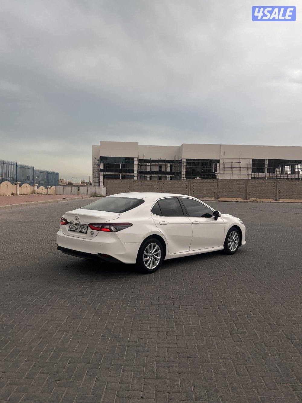 كامري بحالة المصنع والوكالة LE5