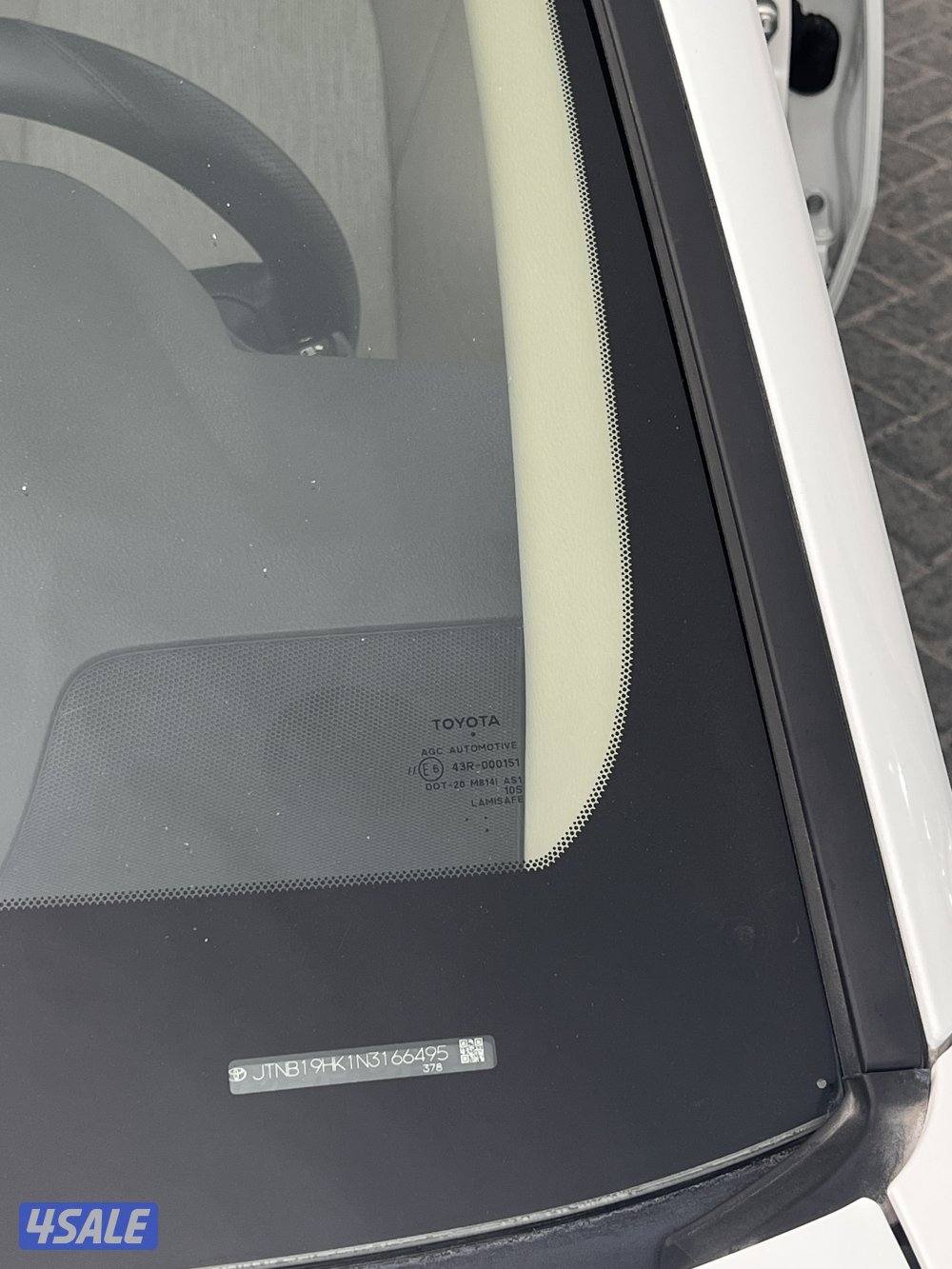 كامري بحالة المصنع والوكالة LE8