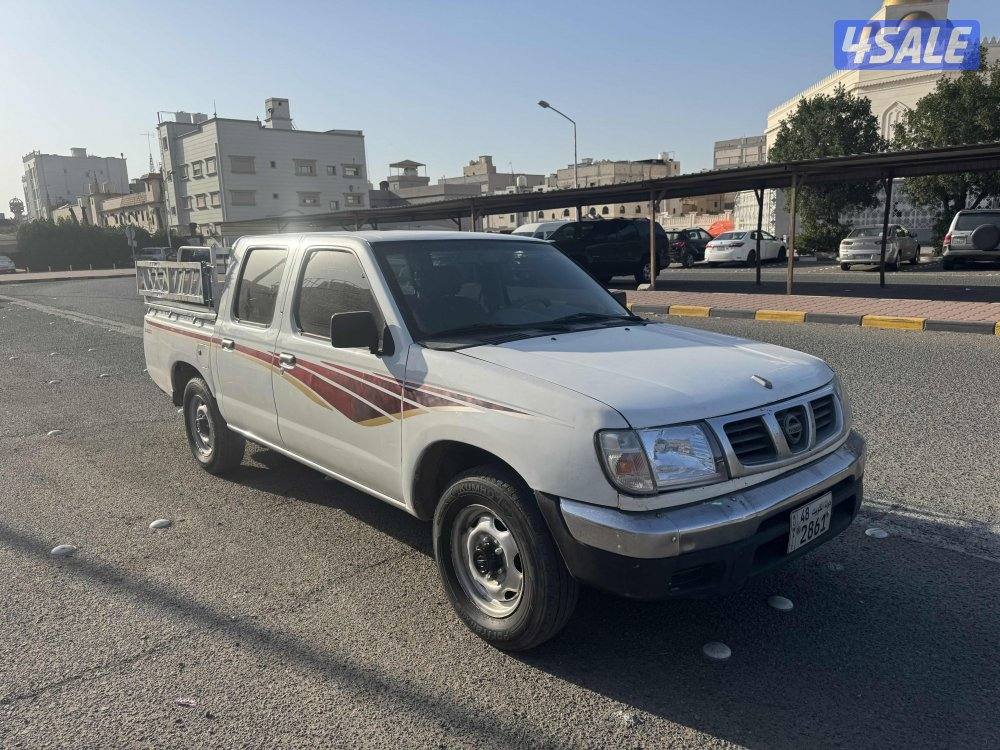 للبيع وانيت نيسان موديل ٢٠٠٢0