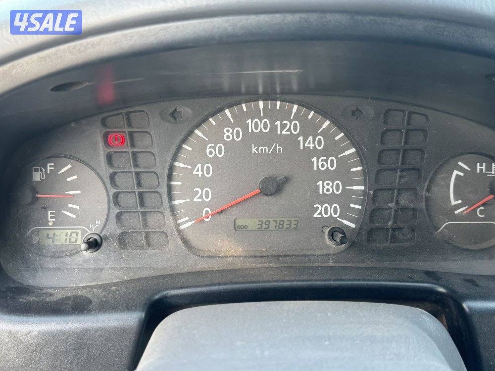 للبيع وانيت نيسان موديل ٢٠٠٢3