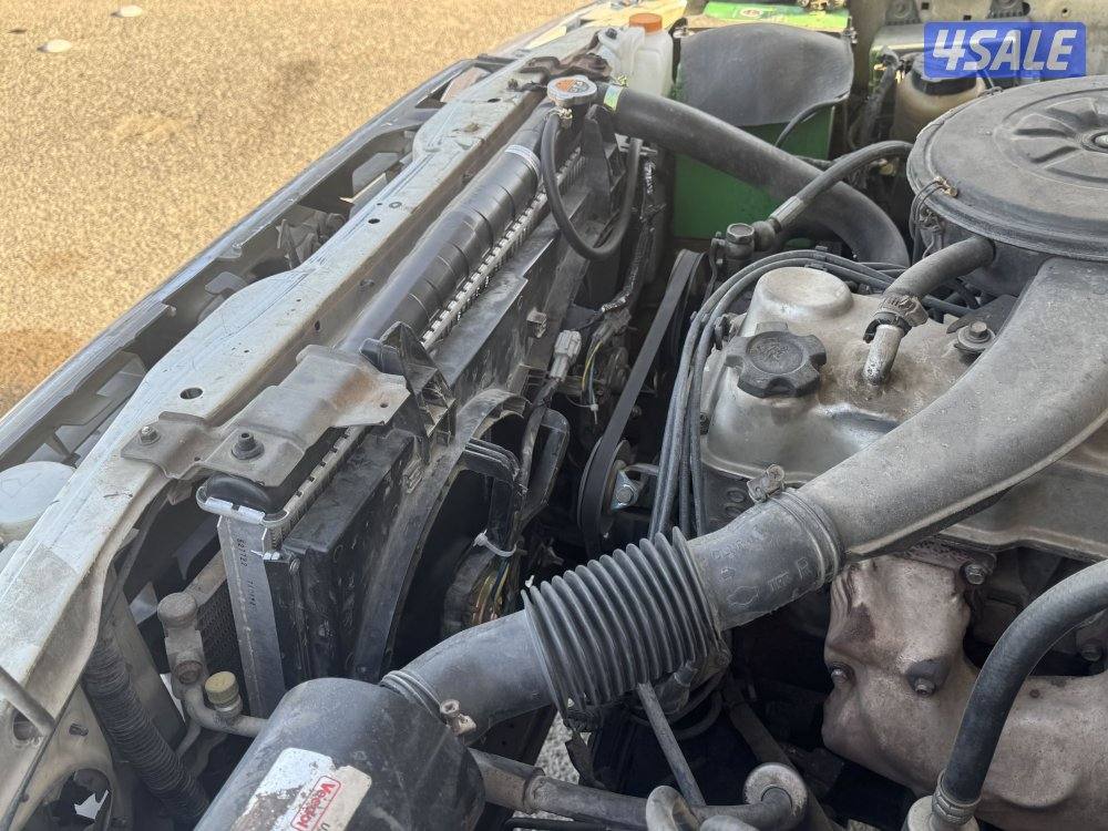 للبيع وانيت نيسان موديل ٢٠٠٢5