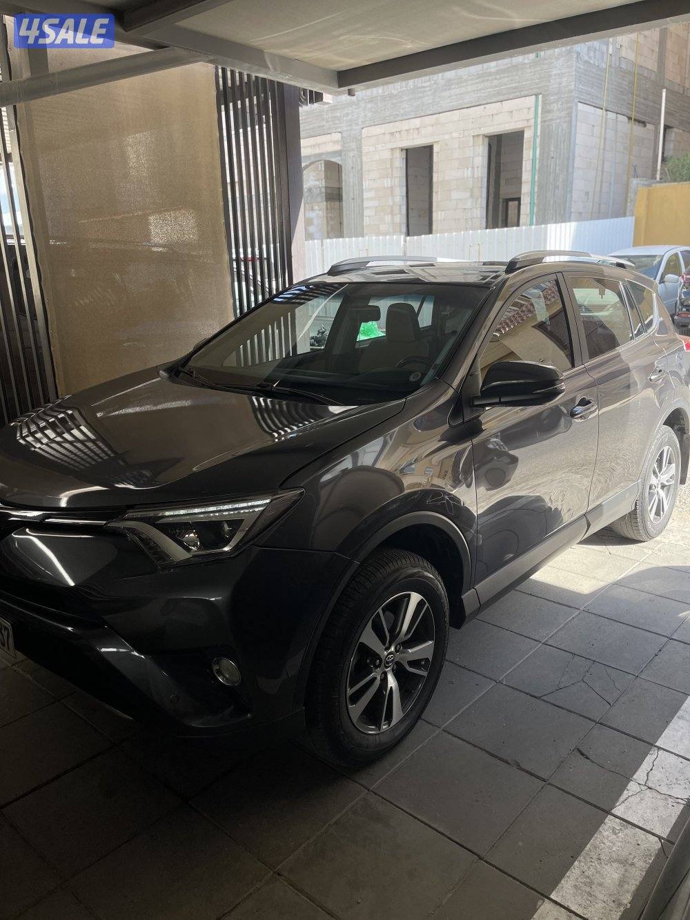 للبيع تويوتا راف4 نظيف موديل 2018 الساير مالك أول. درجة اولى شرط الفحص3