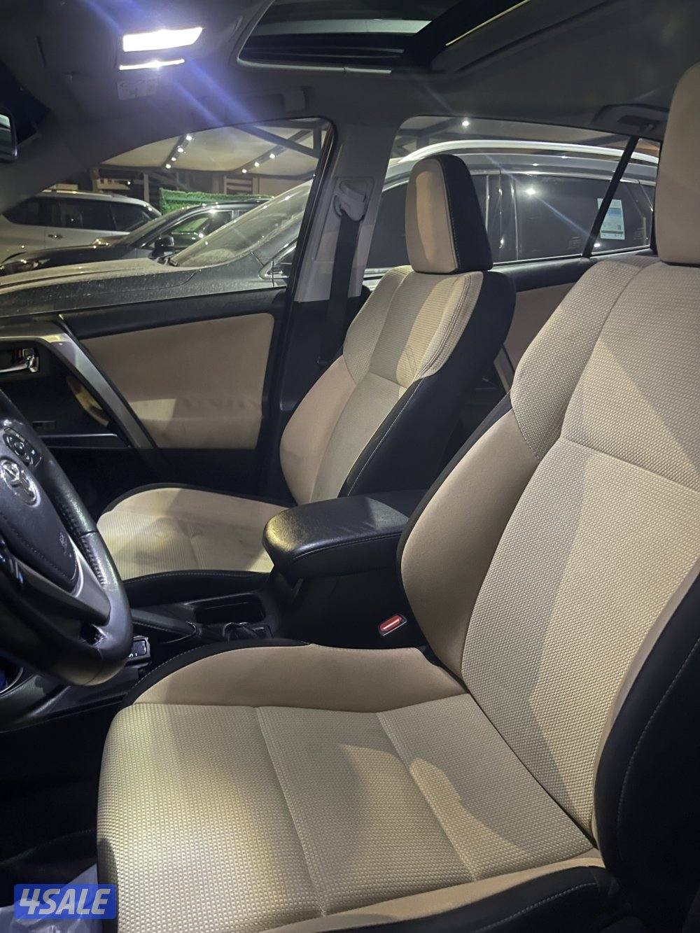 للبيع تويوتا راف4 نظيف موديل 2018 الساير مالك أول. درجة اولى شرط الفحص5