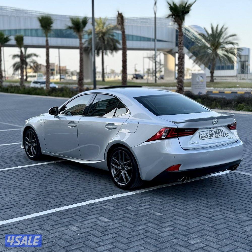 لكزس Isf 350 SPORT عداد 147 الف ، سيرفس منتظم بالوكالة -بحالة الوكالة4
